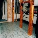 Küche in historischem Stadthaus: Fußboden mit teilpoliertem Feinsteinzeug 30 x 60